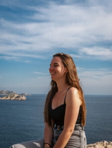 Shooting portrait d'une femme vue mer